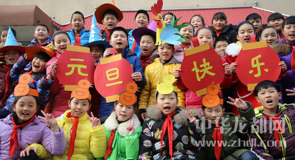 周口項(xiàng)城：巧手剪紙迎新年